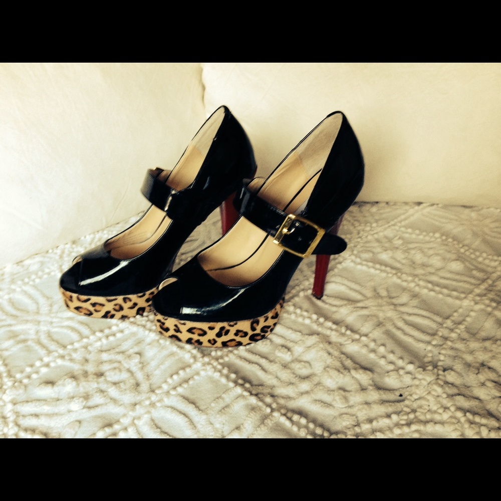 Steve Madden Leopard print peep toes